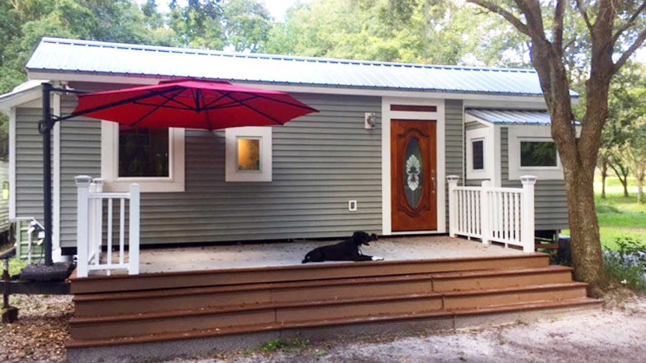 Jarid&rsquo;s 32ft Tiny House with Main Floor Bedroom | Lovely Tiny House