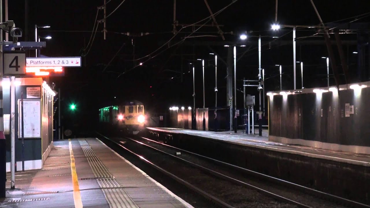 Network Rail 31233 propels the structure gauging train through Harpenden - 1Q06
