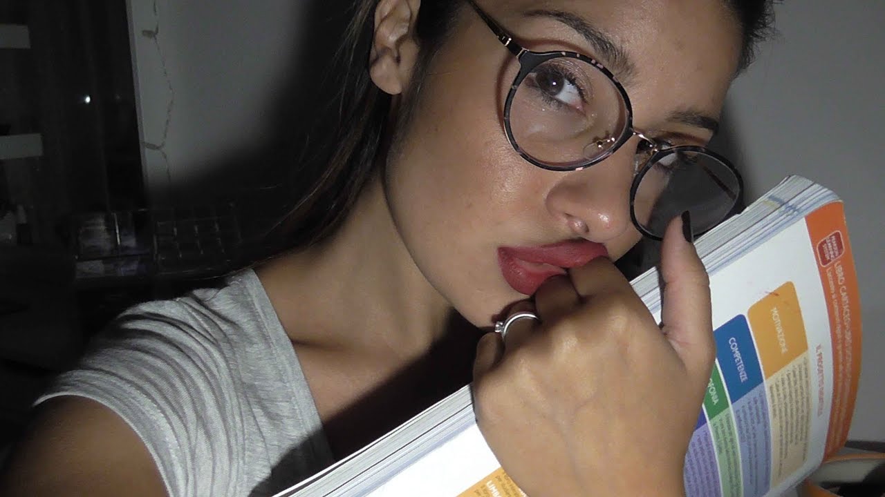 ASMR Français |  Reading book | Whispers |