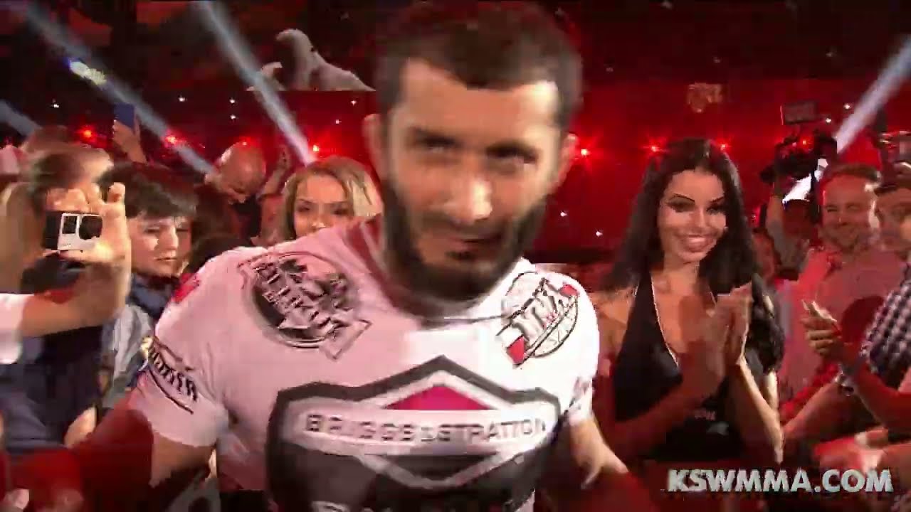 Epickie wyjścia do klatki Mameda Khalidova | XTB KSW 77