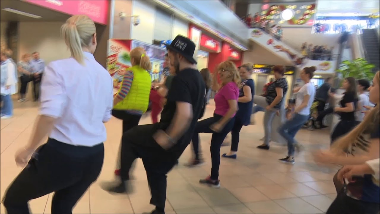 Zumba Fitness Flashmob in Aeroport Otopeni