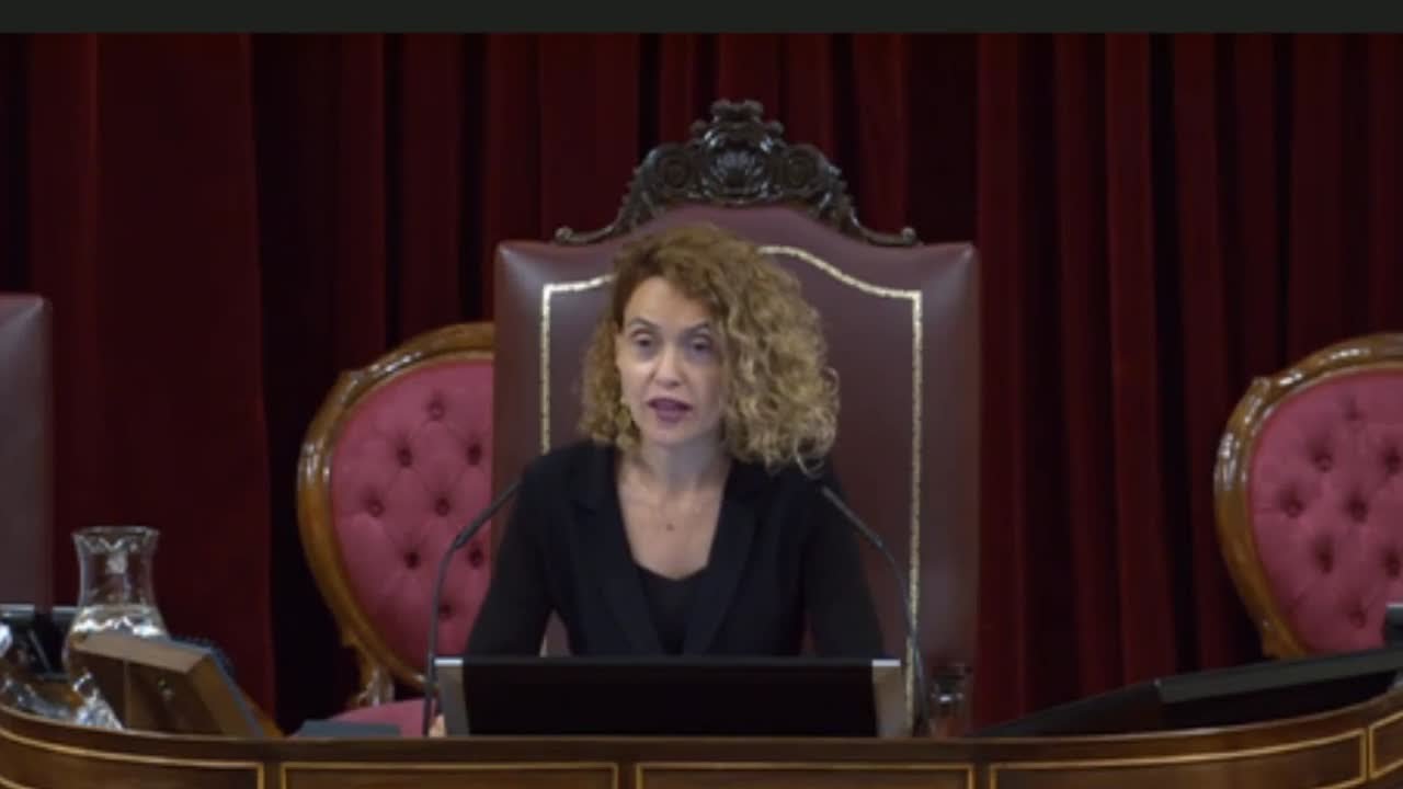 El pleno del Congreso rinde homenaje a los fallecidos por COVID-19