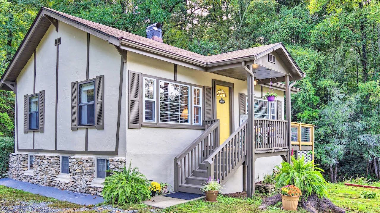 NEW! Shaw Creek Cottage w/ Fire Pit & Forest Views | Lovely Tiny House