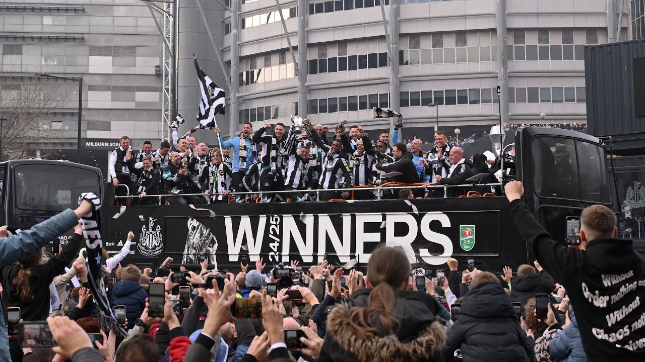 CARABAO CUP TROPHY PARADE THROUGH NEWCASTLE! 🏆🚌 | Behind-The-Scenes