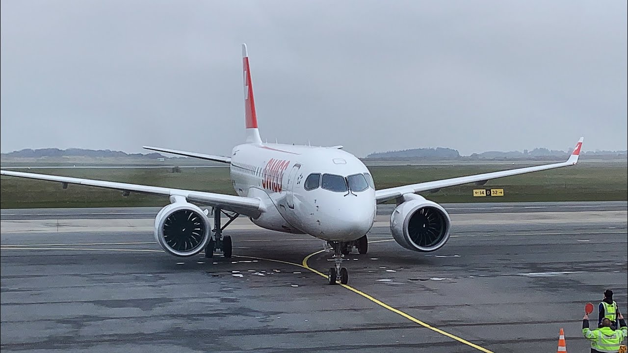 THE BEST AIRCRAFT?! SWISS A220-100 (ex. CS100)