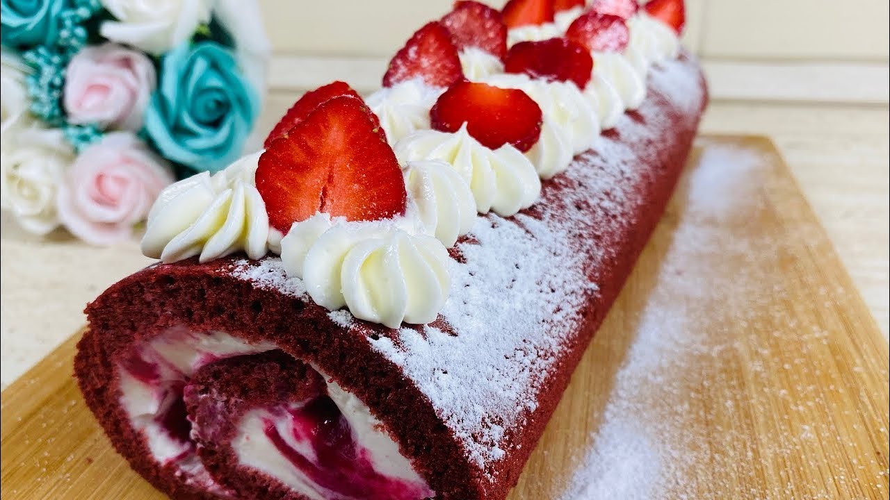 Рулет Красный бархат .Нежный и вкусный с клубничным конфи