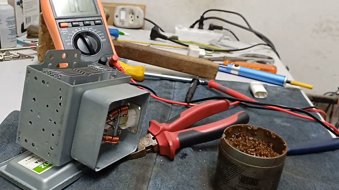 Reparo de um magnetron e conserto do forno micro-ondas.