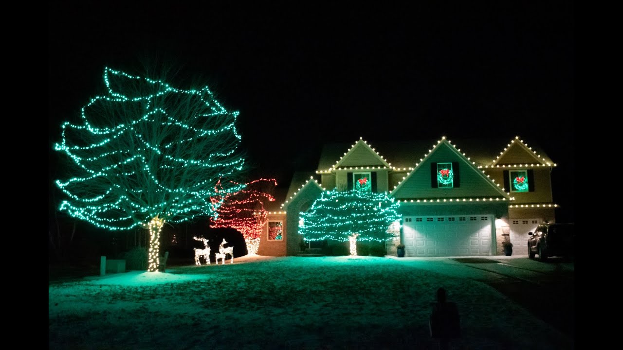 How to Install Professional Christmas Lights on a Home