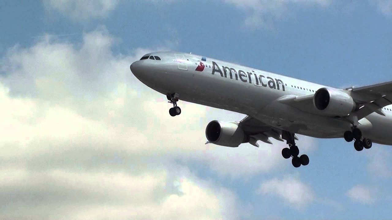 American Airlines Airbus 330-300 N278AY Landing London Heathrow 27R