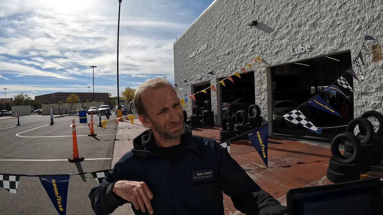 Walmart Auto Care Center, Lube, Oil Change, 7635 N La Cholla Blvd, Tucson, Arizona, 8 December 2021