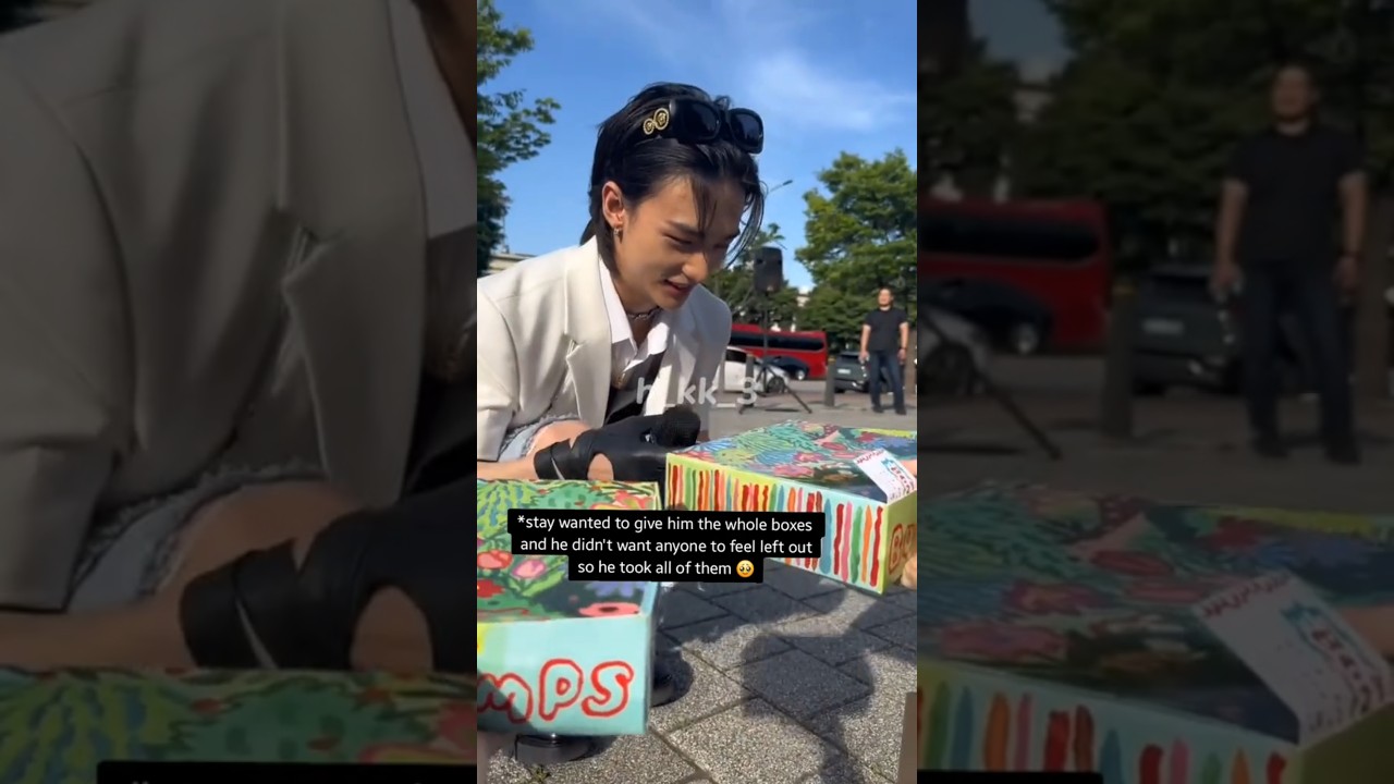the way he took all the boxes so no one feels left out has my whole heart 🥹 #hyunjin #straykids