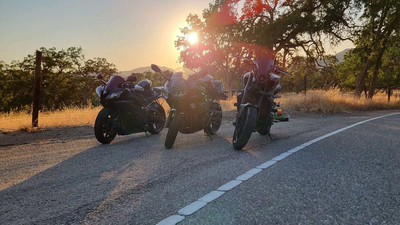 Yamaha YZF R6 Crashes into Rock