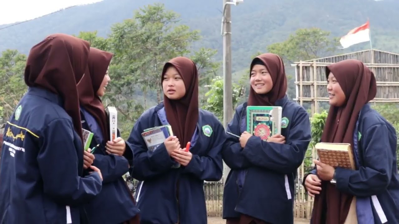 PONDOK PESANTREN AL ASHRIYYAH NURUL ISLAM SEMENDE DARAT TENGAH KAB. MUARA ENIM