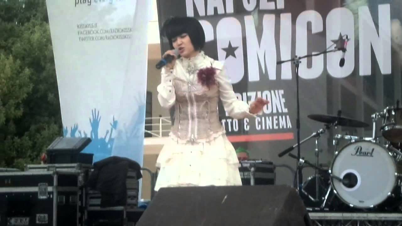 Mika Kobayashi ost attack on titan, guilty crown at Napoli Comicon