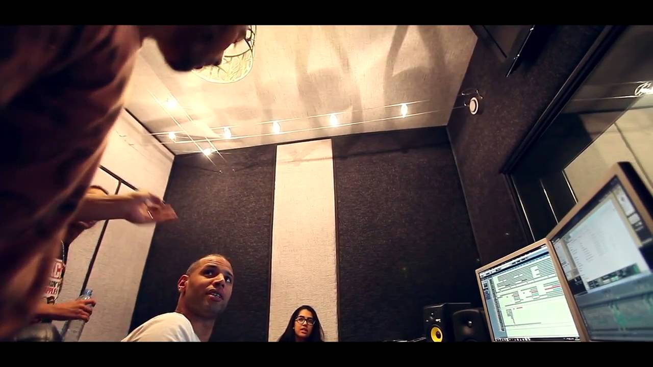 Ahmed Soultan, Dizzi Dros, DJ Van, Manal BK, Muslim and Shayfeen - Mantsayadch (clip officiel)