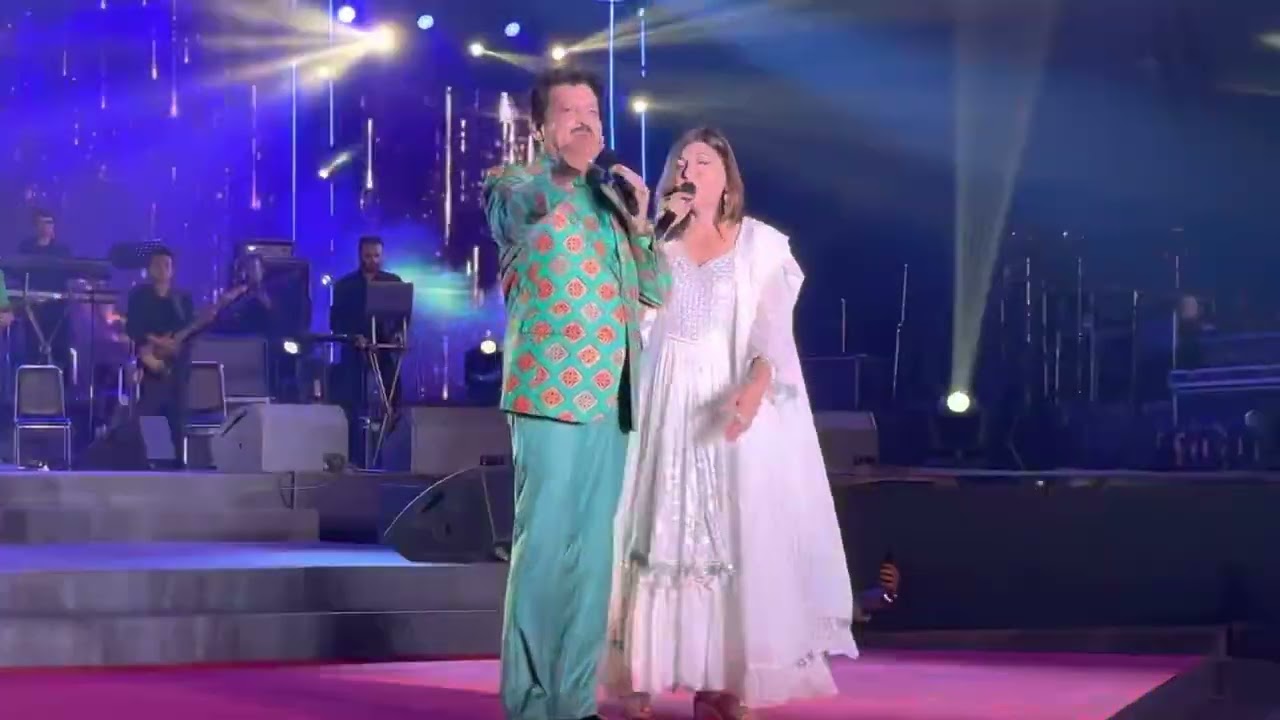 Udit Narayan and Alka Yagnik live performance in #dotfest #uditnarayan #alkayagnik #odisha #shorts