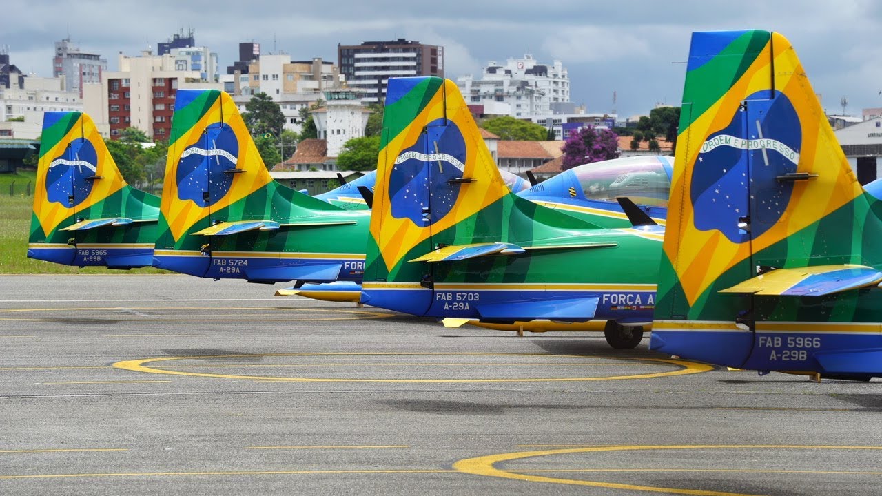 Esquadrilha da Fumaça- Chegada e partida das aeronaves- Aeroporto Bacacheri (SBBI)