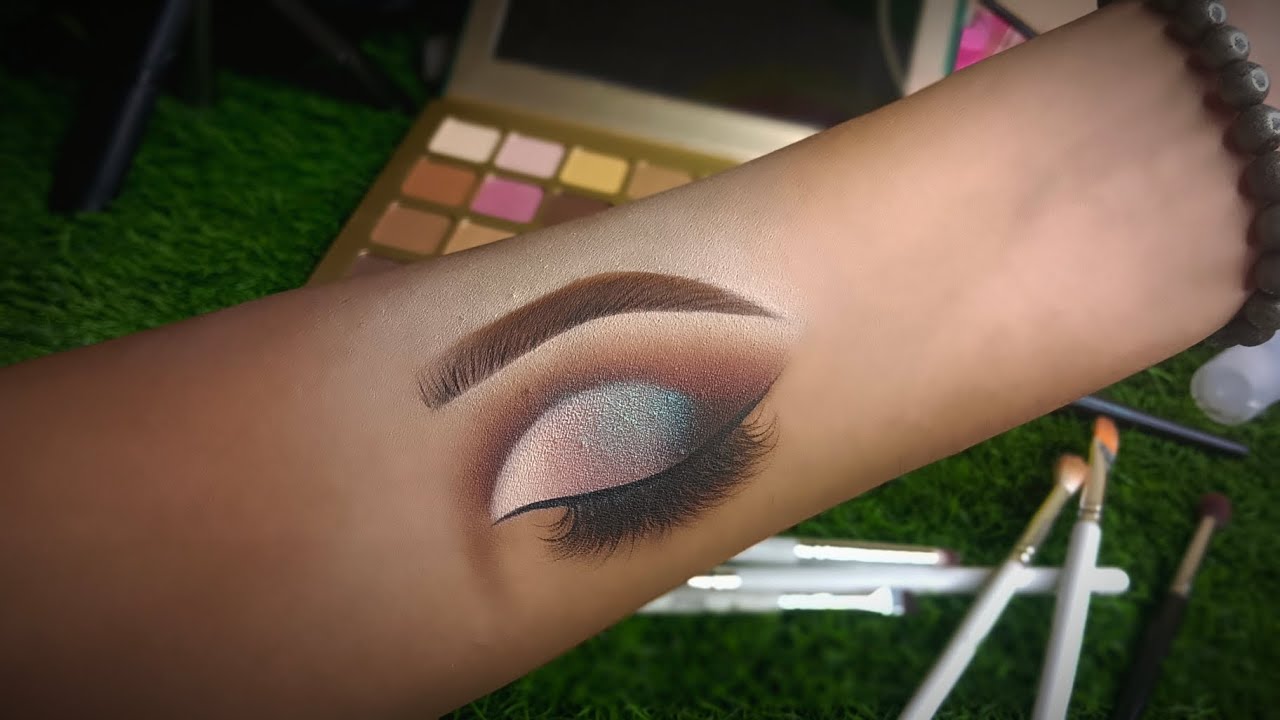 half moon get eye makeup with easy step 🥰#aashishmakeupartist