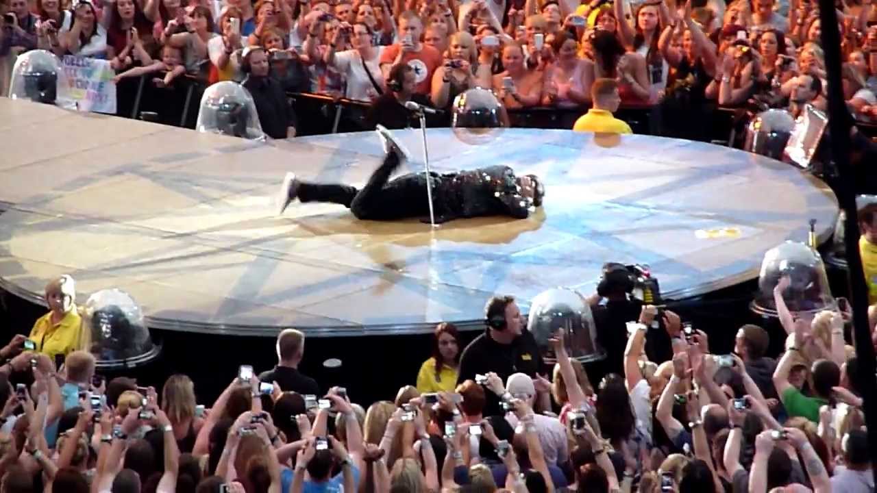ROBBIE WILLIAMS  - LET ME ENTERTAIN YOU - 1/07 SHOW OPENING 2013 - MANCHESTER