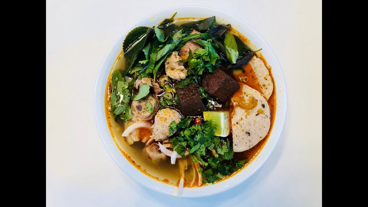 Vietnamese Special Beef Noodle Soup - ( Bun Bo Hue ) B&uacute;n b&ograve; huế đặt biệt