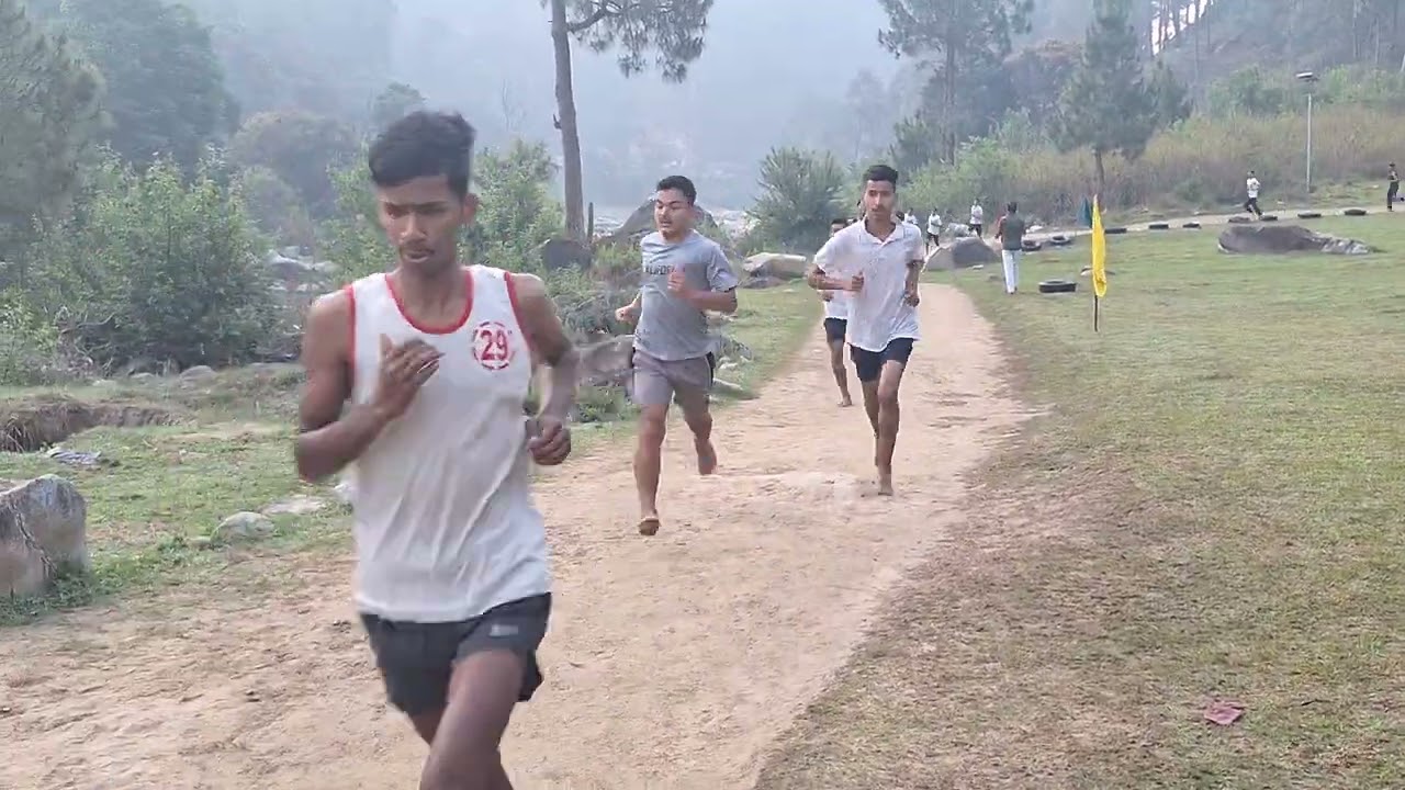 Live 1600 मीटर running. 35 युवाओं ने किया 1st Group और 20 second Group.20 अप्रैल 2025