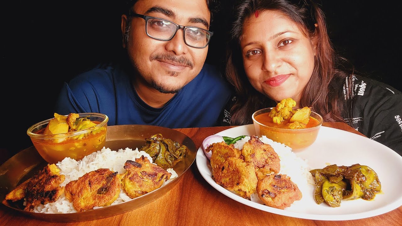 Eating Show-Rice,Alu Fulkopi Dimer Jhol, Dal Pakora, Sim Bharta|Mukbang |Poulamieatingshow|Bigbites