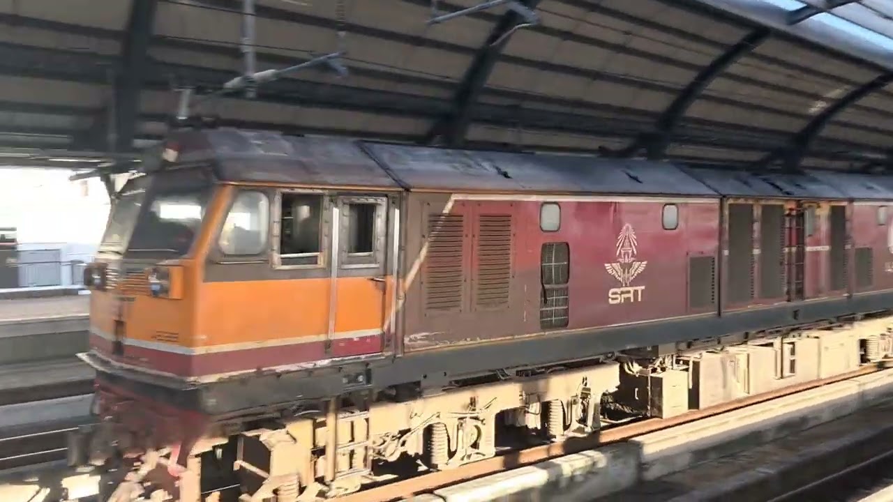 Commuter Train 342 GEA.4538 Passing @ Lak Si  Station (06 Dec. 2024)