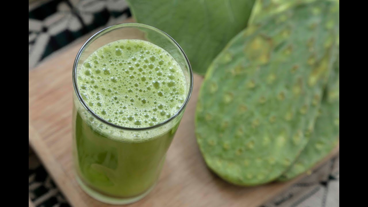 Agua fresca de nopal con hoja santa y limón sin azúcar