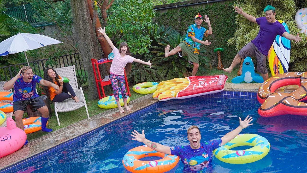 LUCCAS NETO BRINCANDO NA PISCINA DO CLUBE SEM PARAR (NONSTOP PLAYING IN THE CLUB POOL)