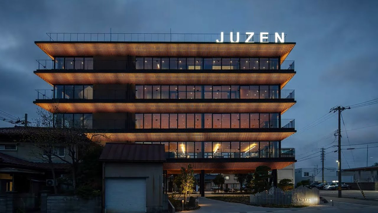 キー・オペレーションとパーク・コーポレーションによる、富山市の「十全化学本社社屋」。医薬関係の製造企業の新社屋。自由な交流の尊重を意図し、“集中”と“交流”の切替が可能となるゾーニングの建築を考案。