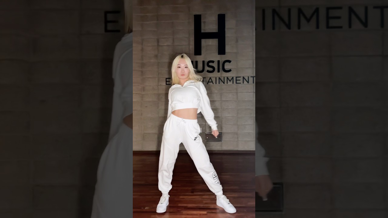 At H music ENT.🎵 Choreography by @lingzhangx and @EzraTham #HMUSIC #PROJECT_H #JAMREPUBLIC