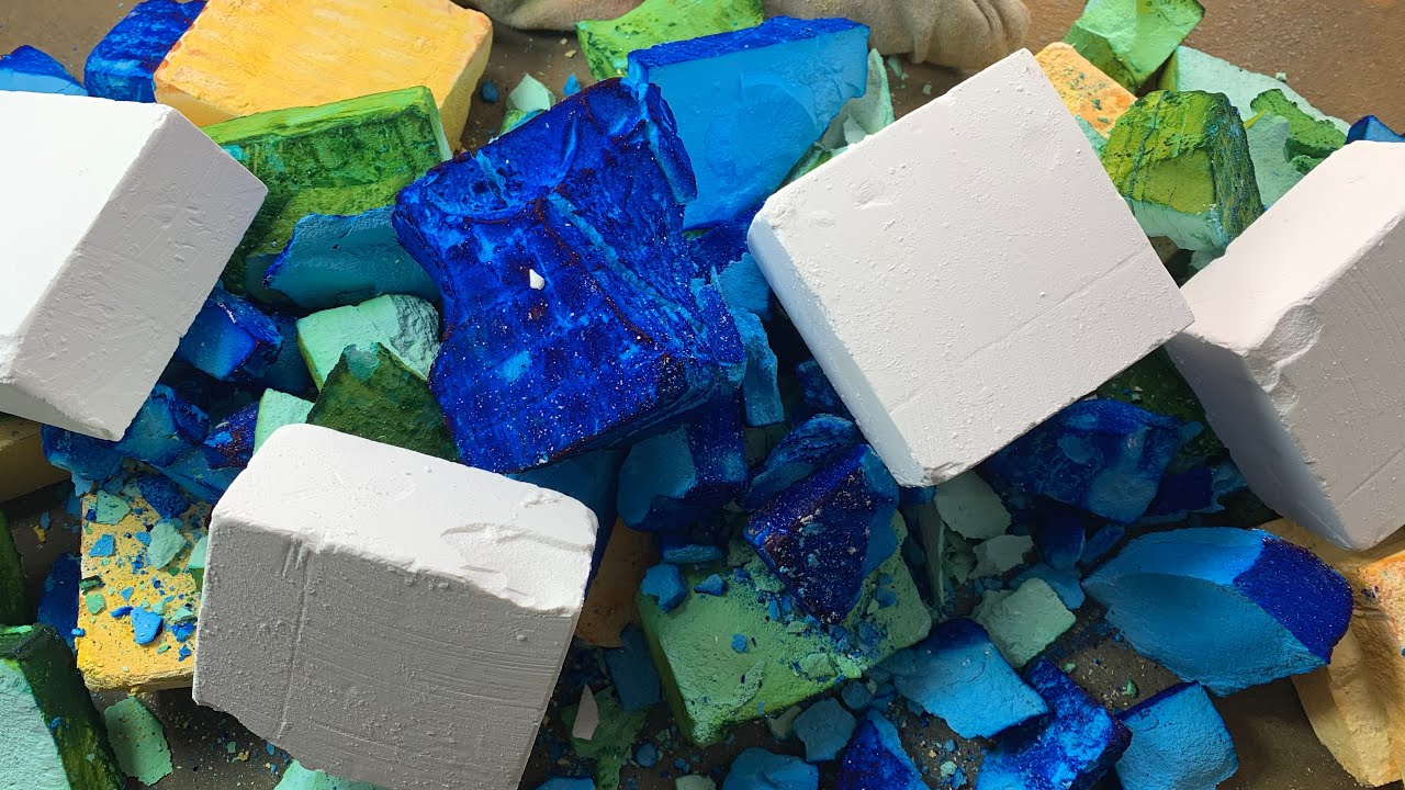 Dyed Flakey Gymchalk with Plainjane Green, Yellow and Blue with @Softpowdery19 oddlysatisfying