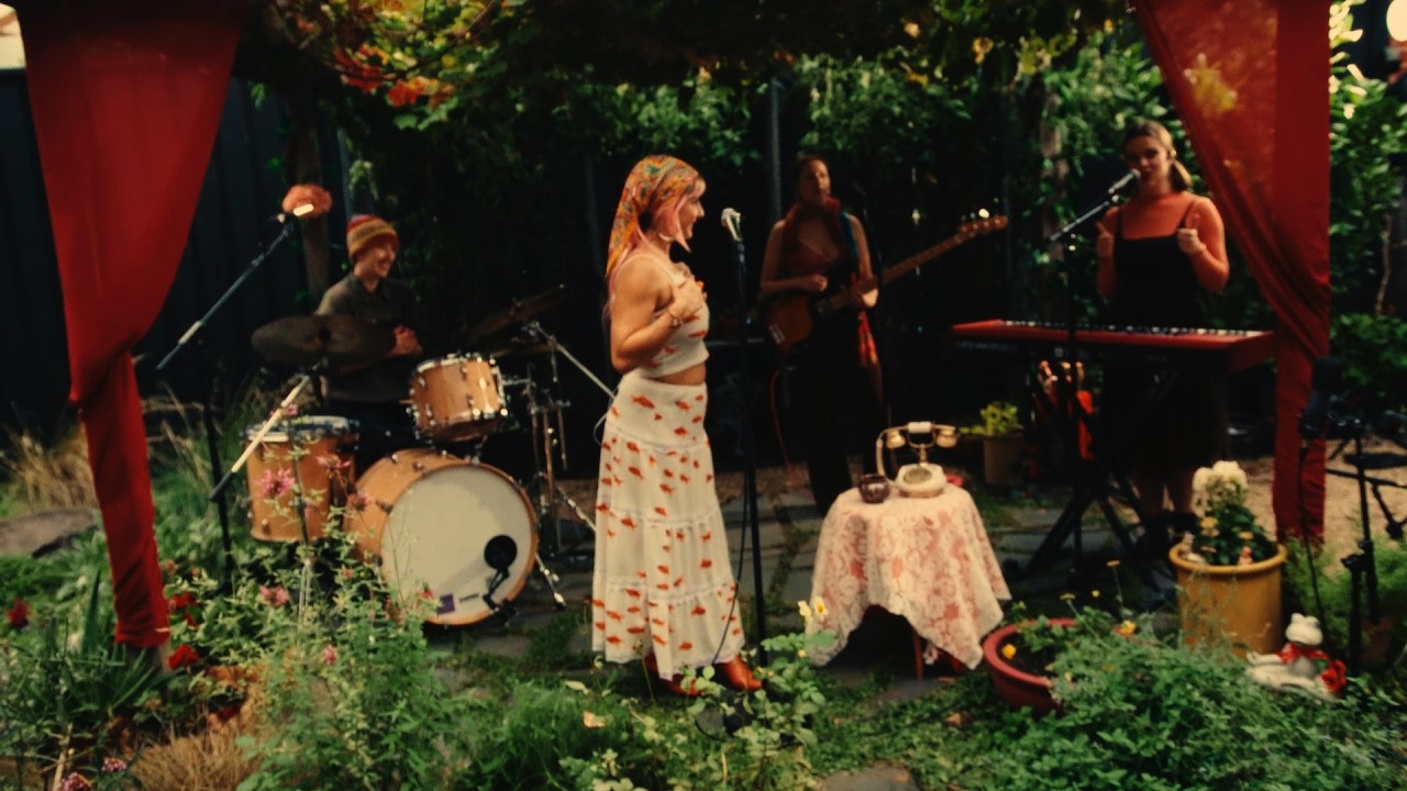 ARAMINTA | Live in The Courtyard