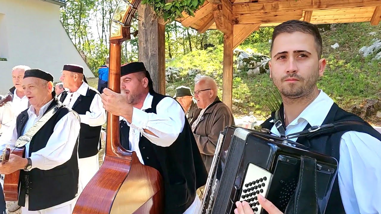 SELJAČKI JE ŽIVOT LIJEP-PERO ŽGELA I VESELI KORDUNAŠI U NIKŠIĆU KRAJ SLUNJA 4K..
