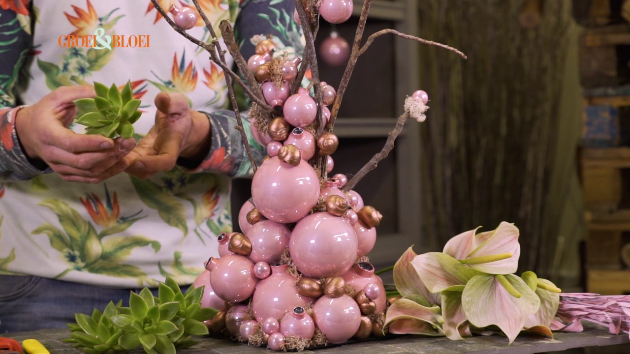 Alle (kerst)ballen op een stokkie door Frits Hoogers voor Groei & Bloei