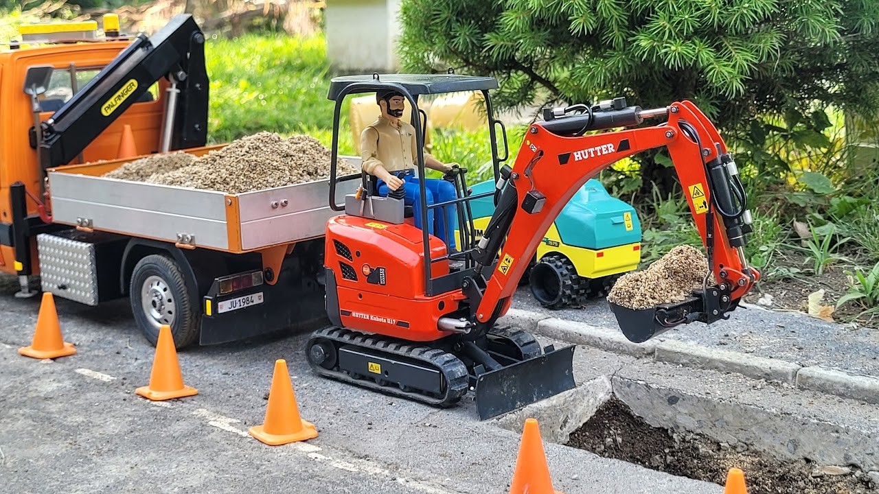 Pipe reparation on the road, RC Wheeled excavator Liebherr A918, Suction Truck ErneFant, Kubota U17