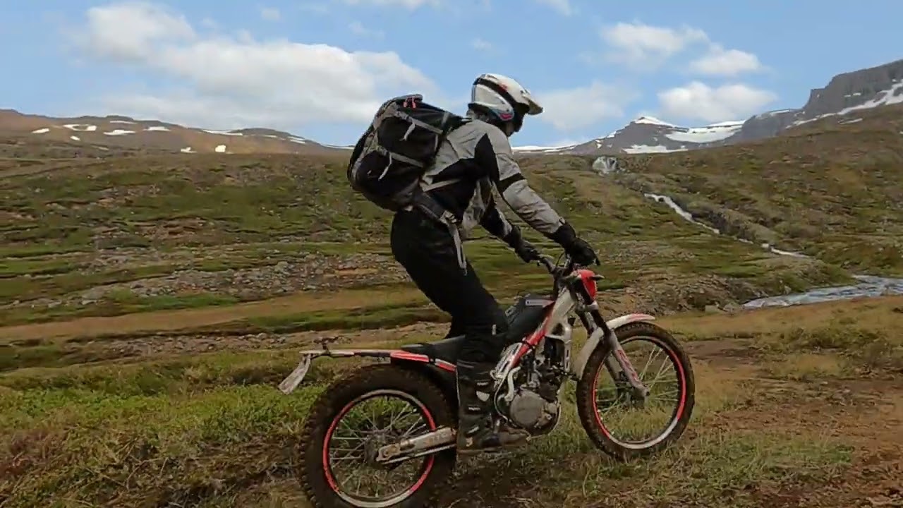 Trialwandern in Island - exploring Iceland on trial bikes