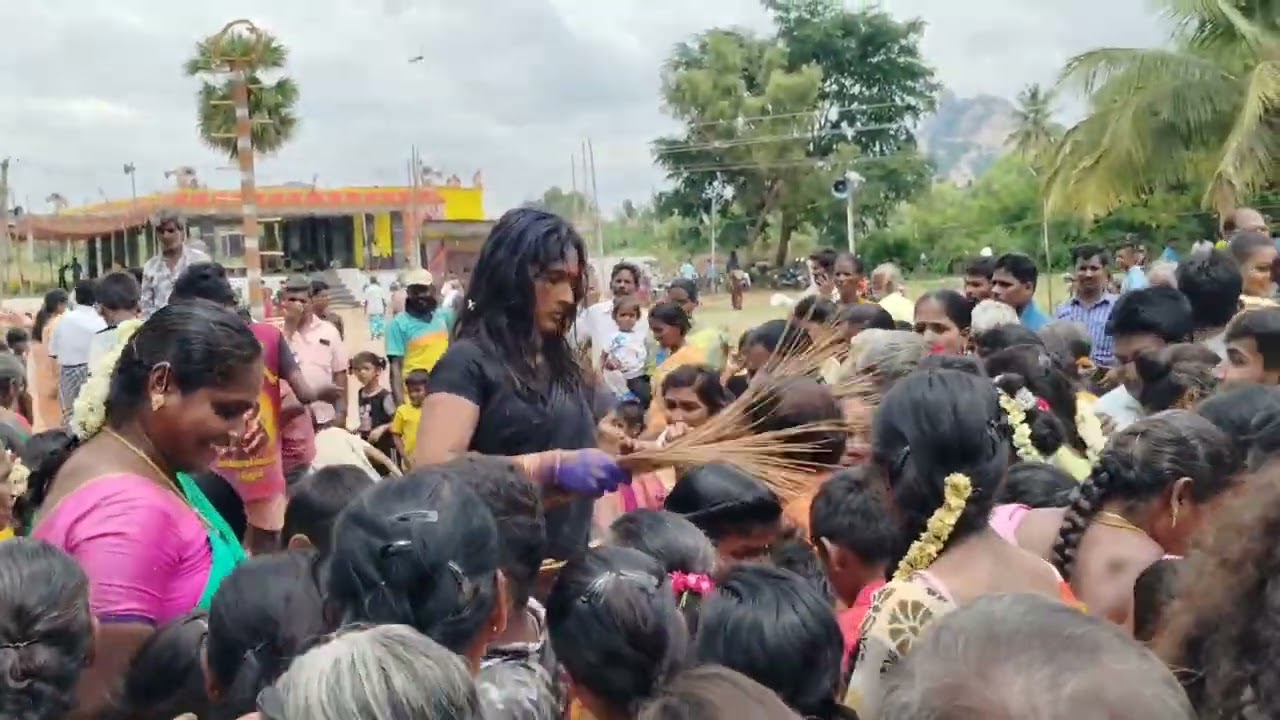 போச்சம்பள்ளி சந்தூர் கிராமத்தில் திரௌபதியம்மன் ஆலயத்தில் நடைபெற்ற துரியோதனன் படுகளம் நிகழ்ச்சி
