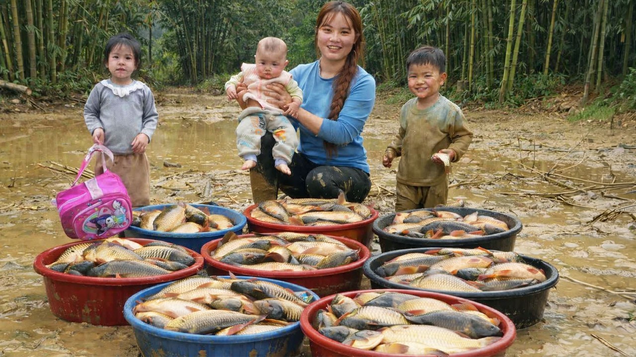 Catching Giant Fish On The River With My Children – Surprisingly Finding An Abandoned Baby