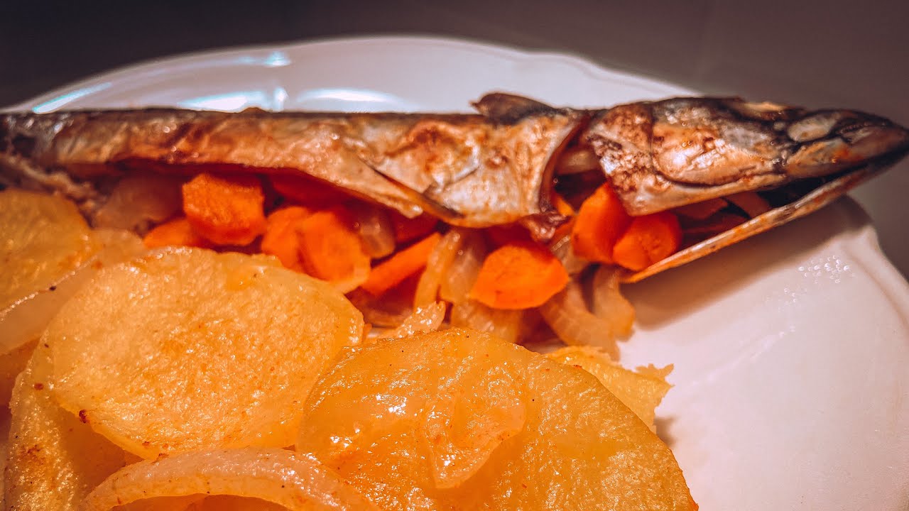 Скумбрия запечённая в духовке с картошкой🐟🥔Пожалуй самый простой и быстрый рецепт!@twinskitchen76