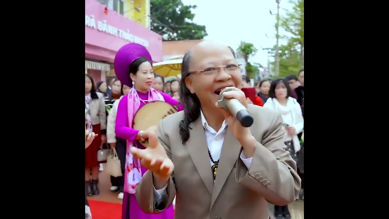 Huế v&agrave; Em- Chủ tịch Tập đo&agrave;n Minh Trung, Ch&aacute;o Sen B&aacute;t Bảo Minh Trung
