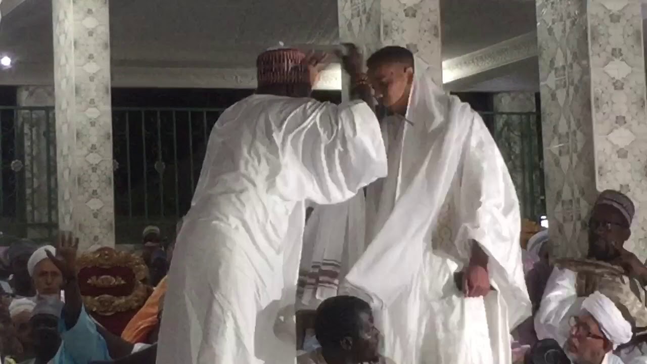 Ce jeune mouritanien fait vibré le Gamou à médina Baye de Kaolack et les soudanais lui...
