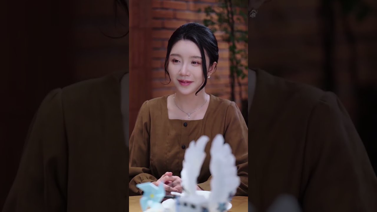 Tổng tài cho cô bé ăn xin miếng bánh, không ngờ là con gái ruột! Đón về chiều chuộng hết mực!