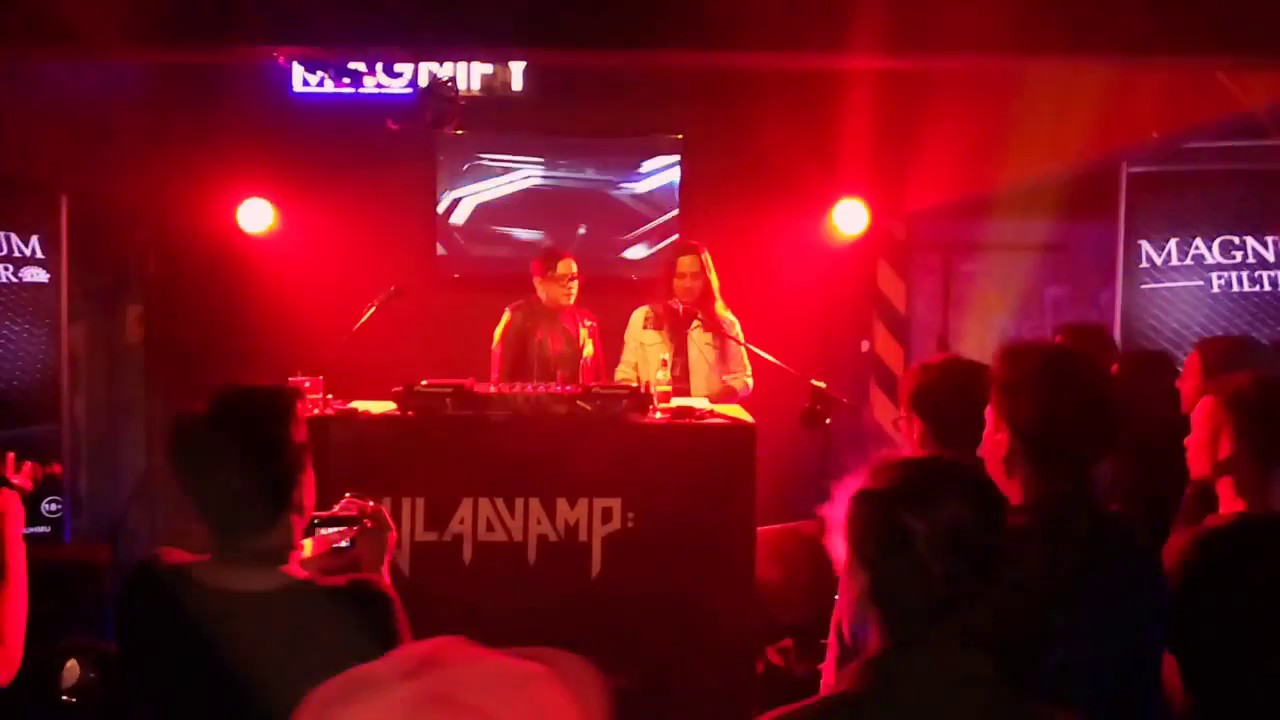 DJ Vladvamp feat Otong Koil - Nyanyikan Lagu Perang @ Beerspot Bandung