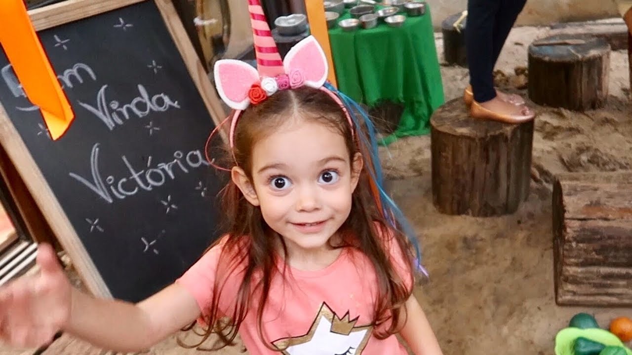ANIVERS&Aacute;RIO VICTORIA CALINA 4 ANOS - A FESTA DO UNIC&Oacute;RNIO - Flavia Calina