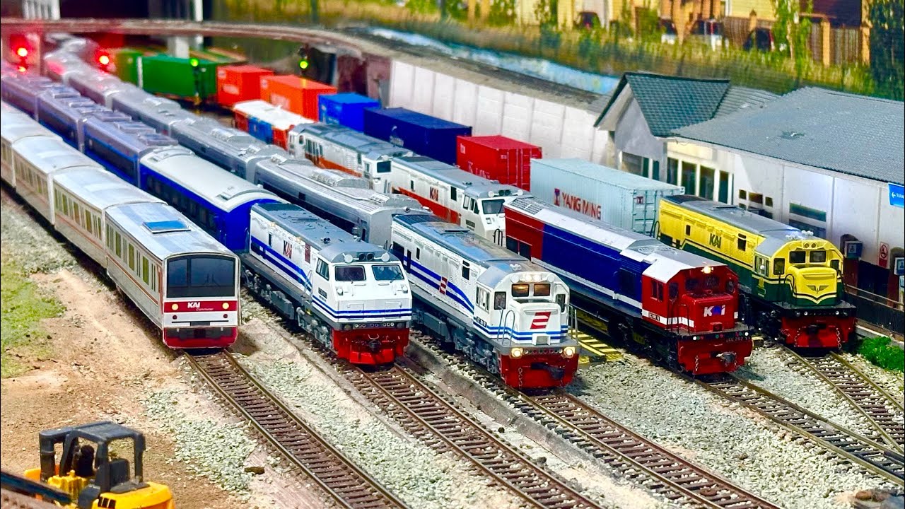 Tabrakan Parah Kereta api Kontainer CC201 WnB & CC201 Vintage yg ngebut di persilangan Stasiun