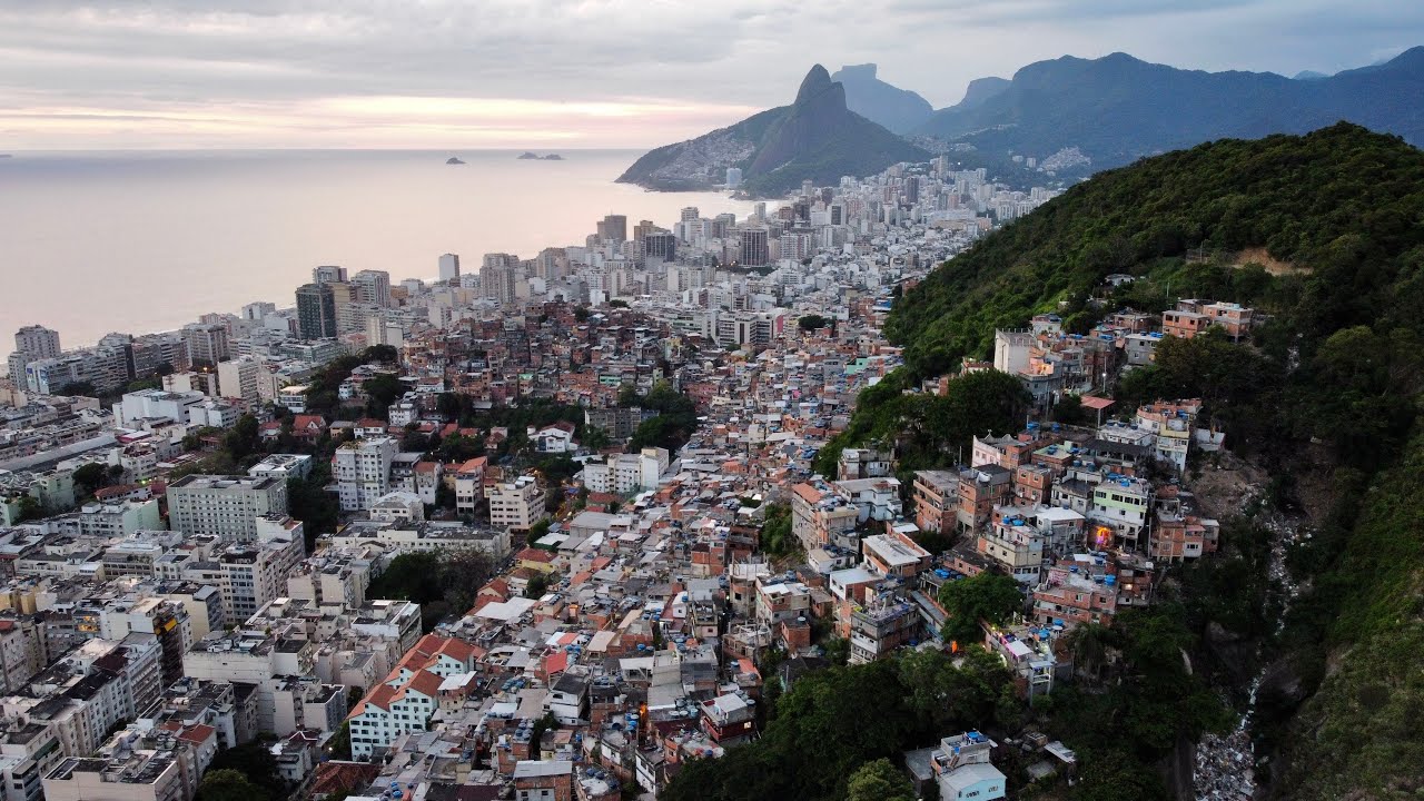 [Drone VDA 4K] Contraste Urbano - Rio de Janeiro X Favelas