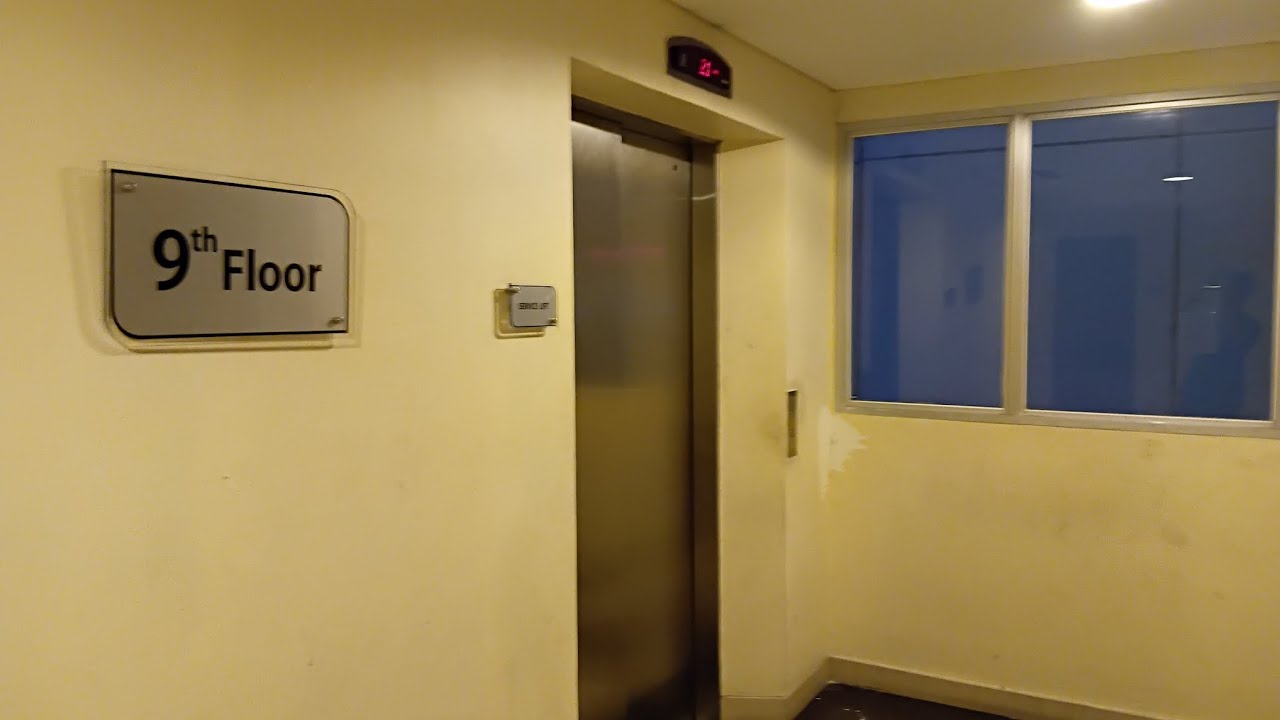 Aston pluit apartemen service elevator