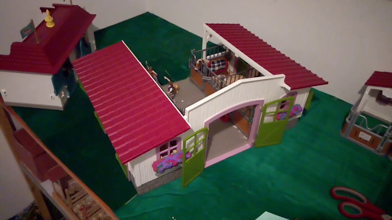 [Time lapse] Décors des nouvelles écuries Schleich.