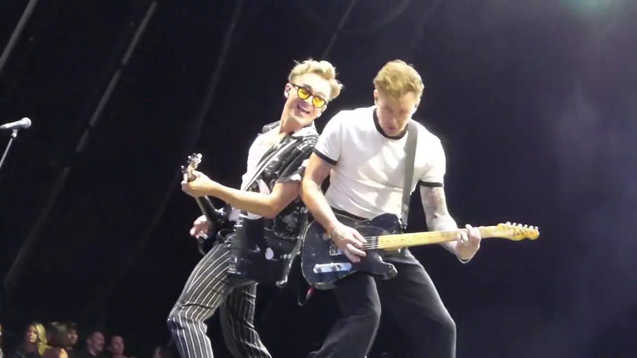 McFly - Everybody Knows (plus medley)